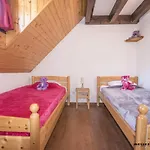 Pour 6 Pers. Avec Balcon Pres De Saint-lary, Wi-fi Et Parking Gratuits - Fr-1-296-215 *